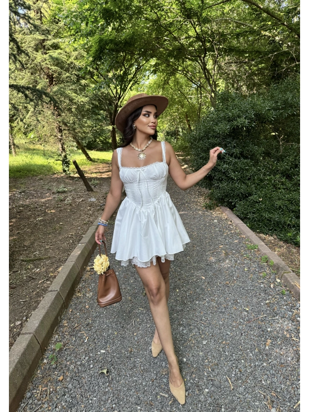 Beyaz Dantel Detay Askılı Prenses Elbise