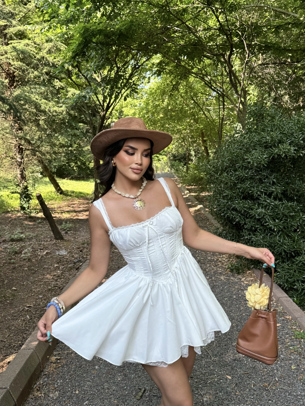 Beyaz Dantel Detay Askılı Prenses Elbise